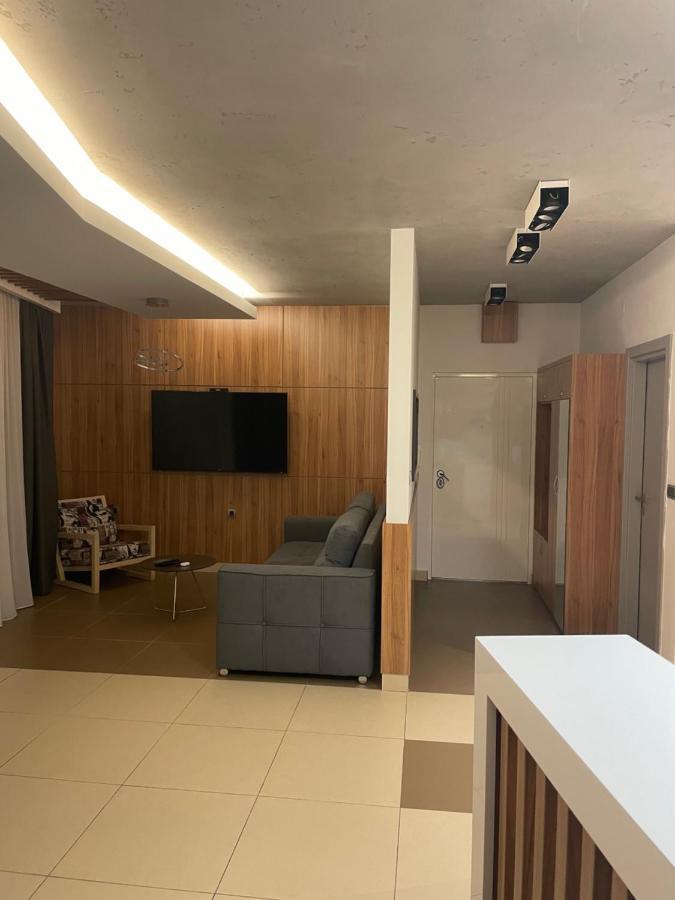 Leo Lux 1 Apartment Ni Екстериор снимка