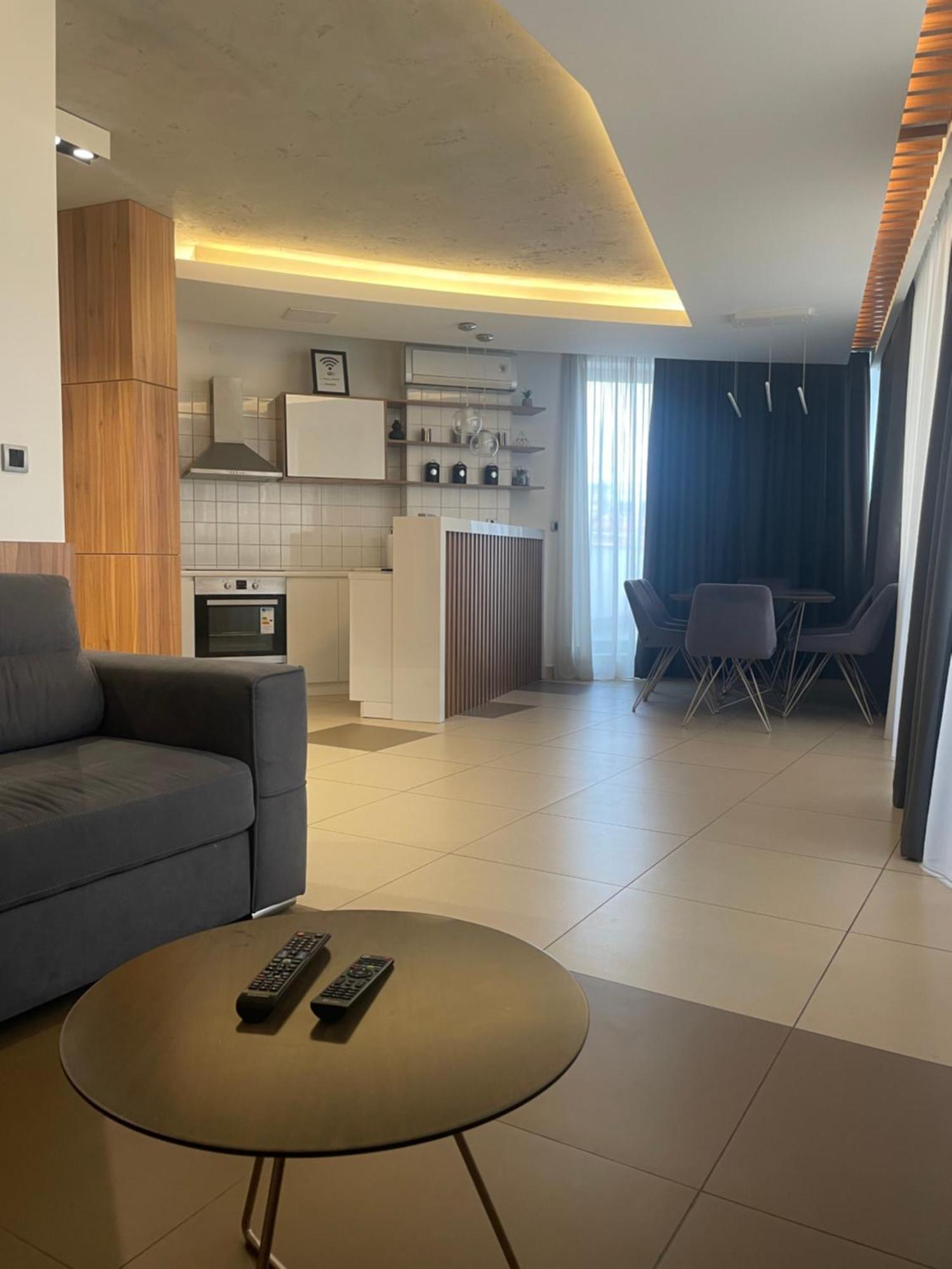 Leo Lux 1 Apartment Ni Екстериор снимка